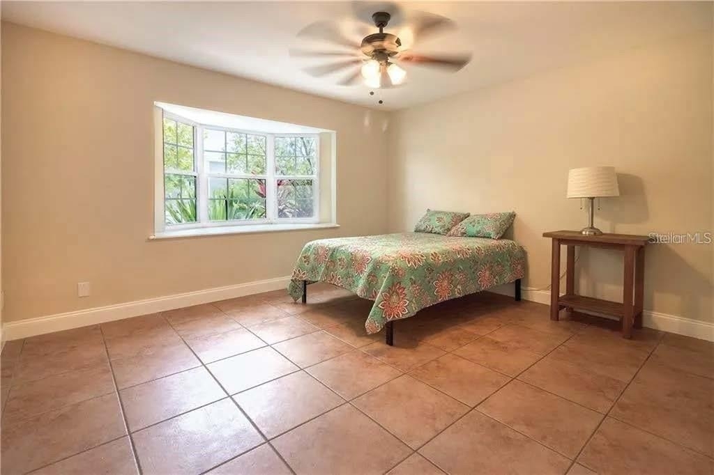421 Palm Avenue N - Photo 17