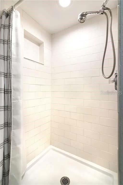 421 Palm Avenue N - Photo 12