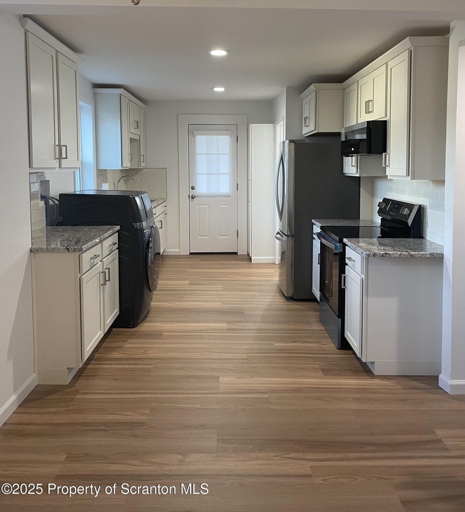1064 Lincoln Street - Photo 3