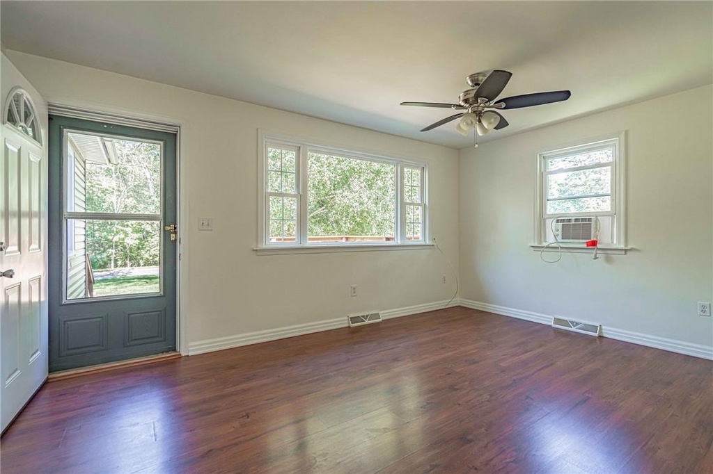 1884 Reading Drive - Photo 3