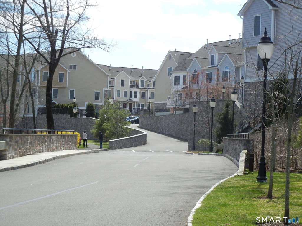 85 Camp Avenue - Photo 17