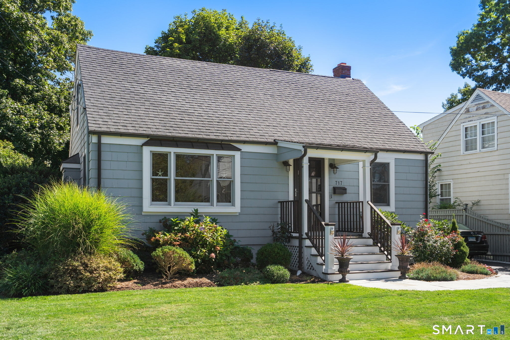 717 Riverside Drive - Photo 0