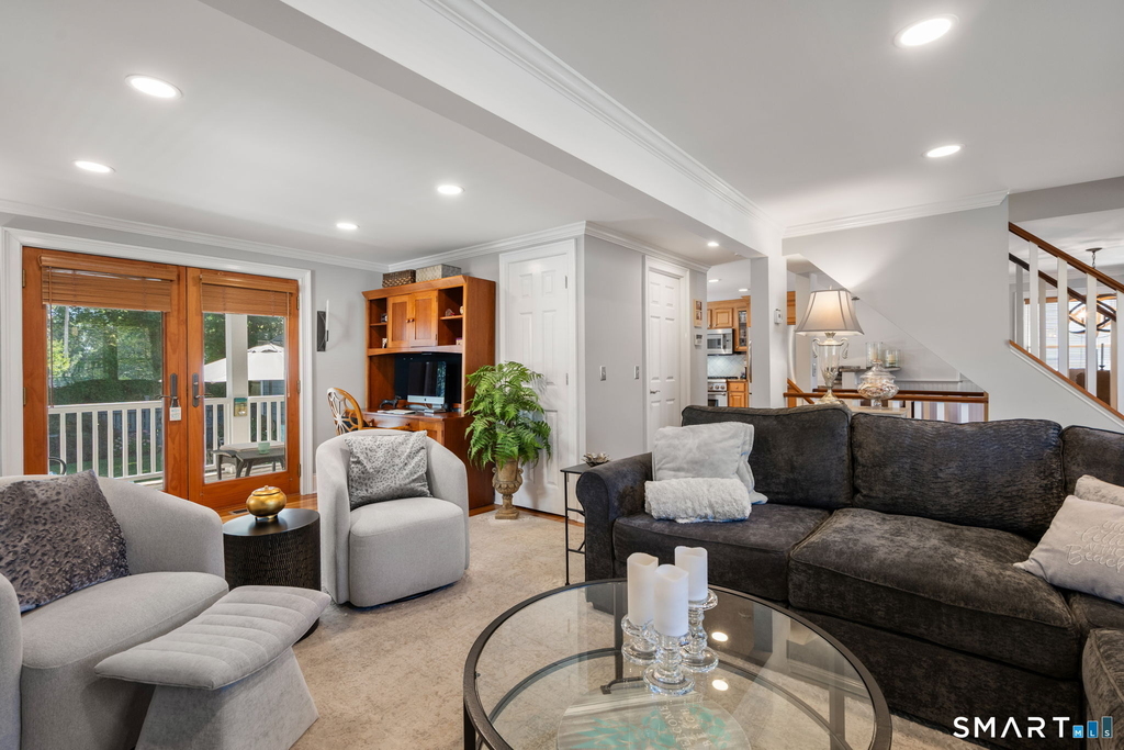 717 Riverside Drive - Photo 4