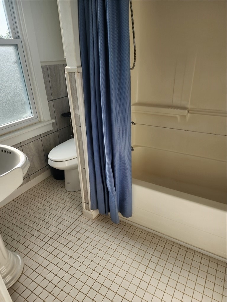 2307 Bensonia Avenue - Photo 8