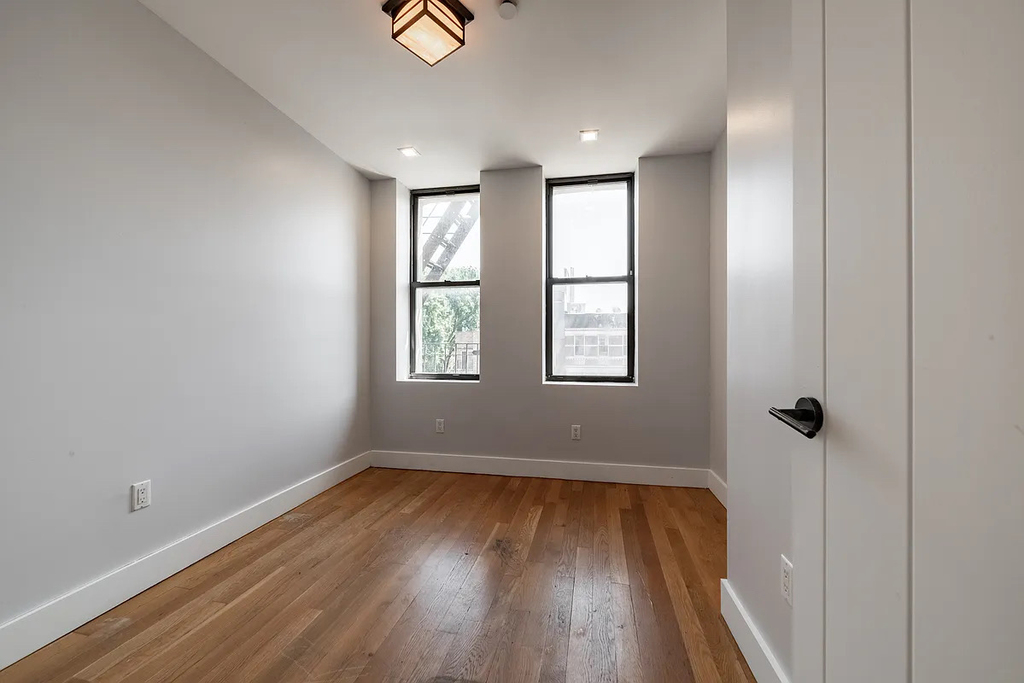 1631 St Johns Place - Photo 4