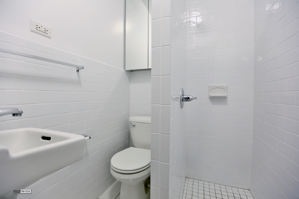 224 East 89th Street - Photo 5