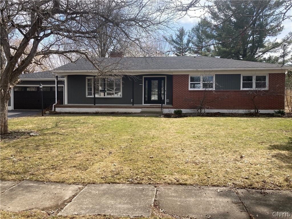 449 Bugbee Drive - Photo 0