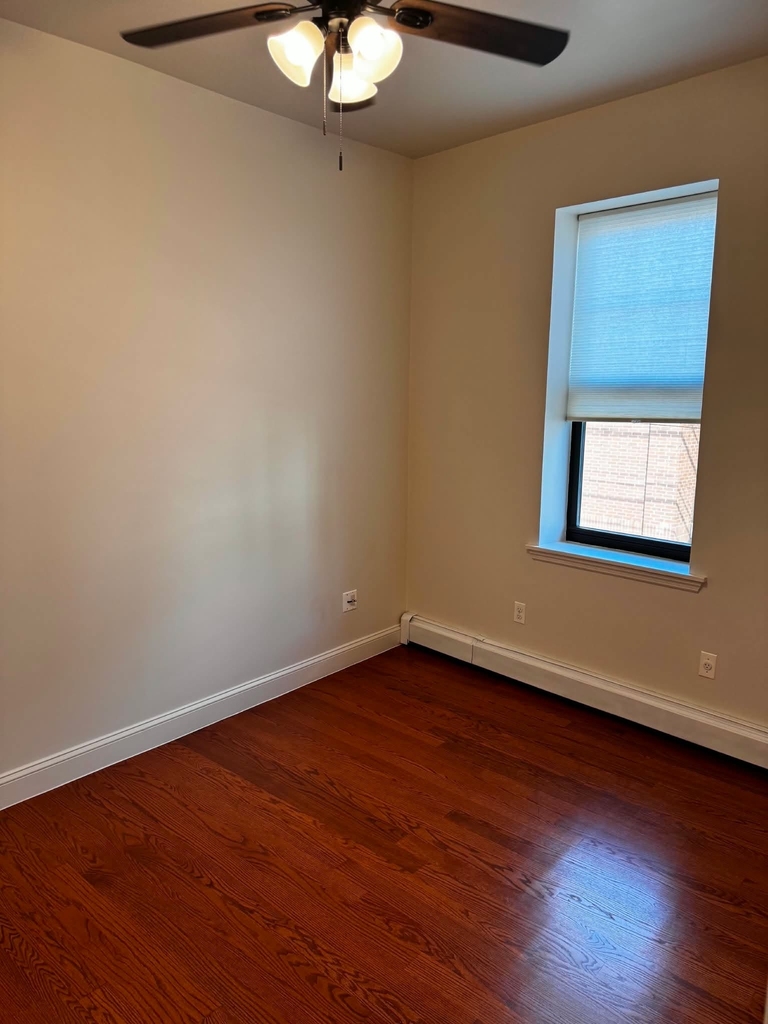14-32 College Point Boulevard - Photo 2