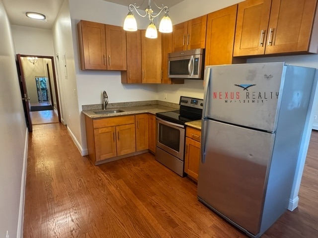 14-32 College Point Boulevard - Photo 0