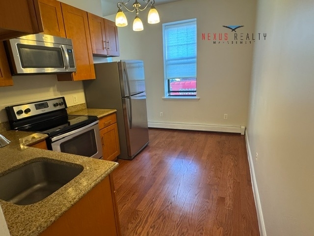 14-32 College Point Boulevard - Photo 1