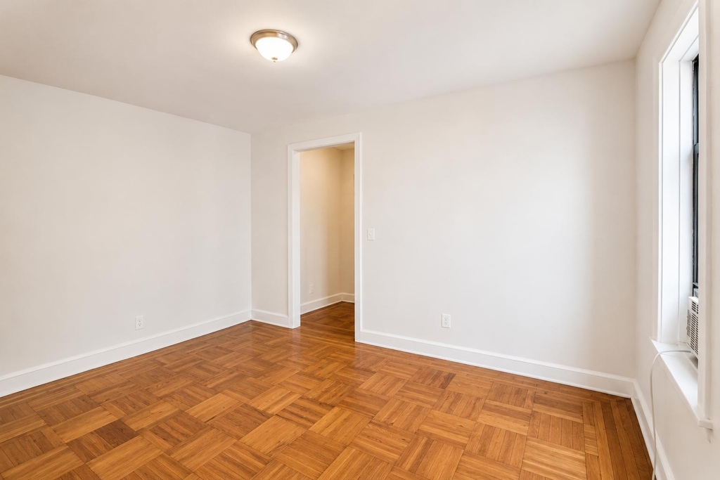 540 Fort Washington Avenue - Photo 2