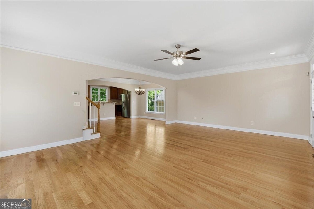 728 Markhams Drive - Photo 3