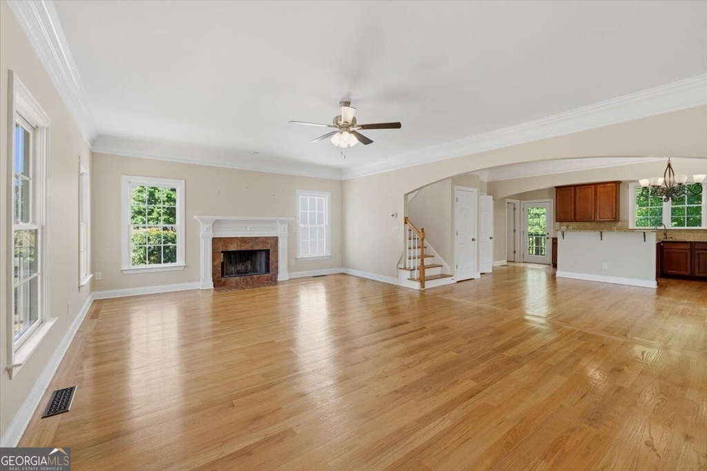 728 Markhams Drive - Photo 2