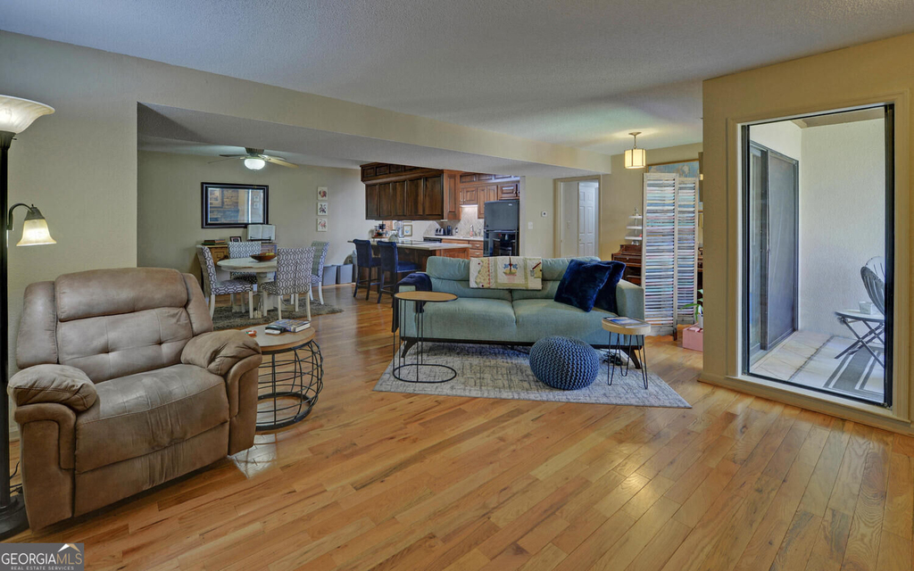 605 Candler Street - Photo 2