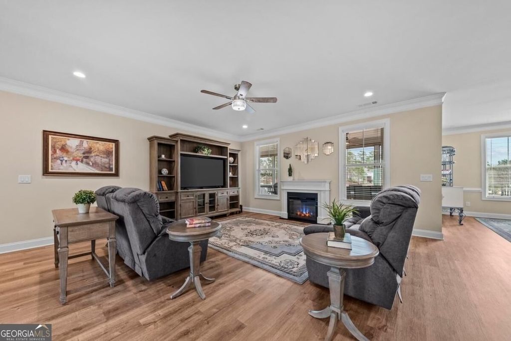 1011 Lofter Place - Photo 9