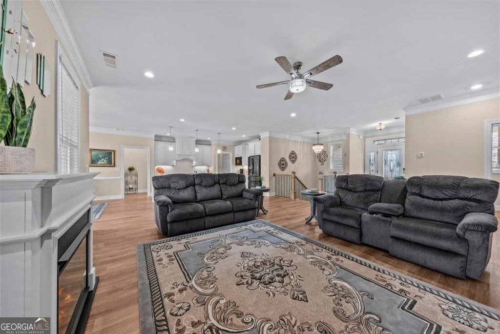 1011 Lofter Place - Photo 10