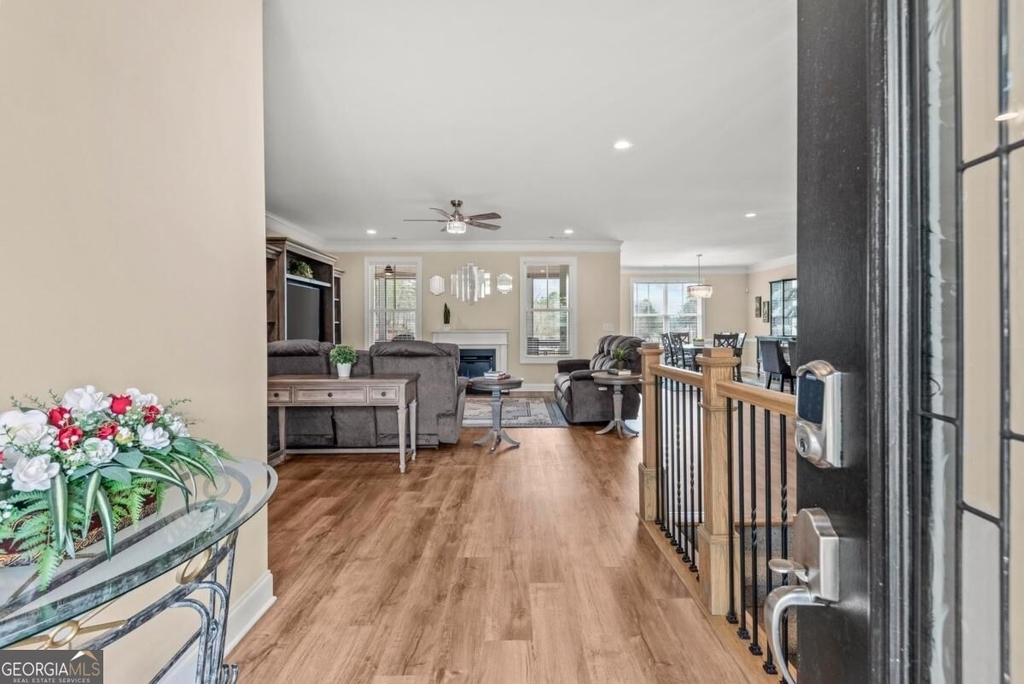 1011 Lofter Place - Photo 7