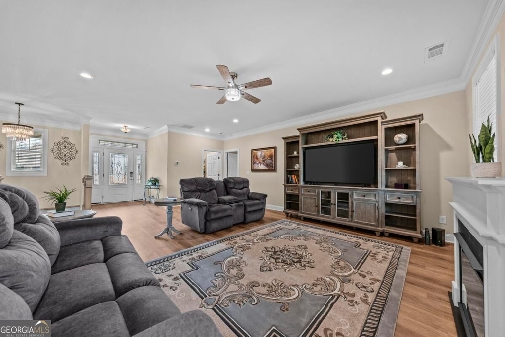 1011 Lofter Place - Photo 11