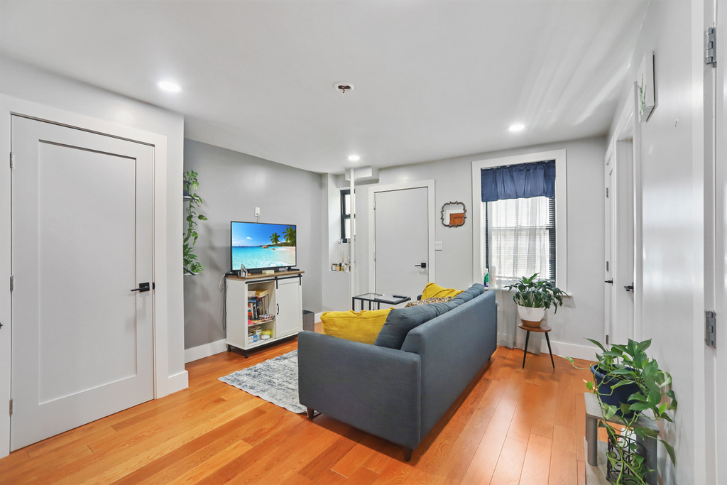 518 Lafayette Avenue - Photo 8
