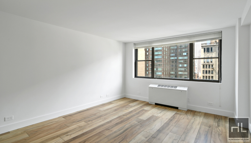W 58th St - Photo 1