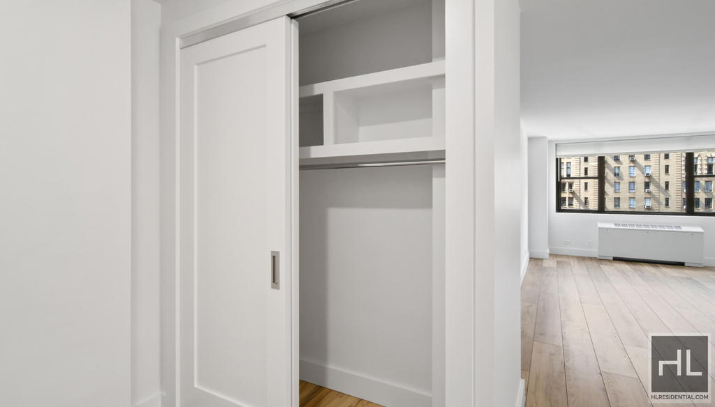 W 58th St - Photo 2