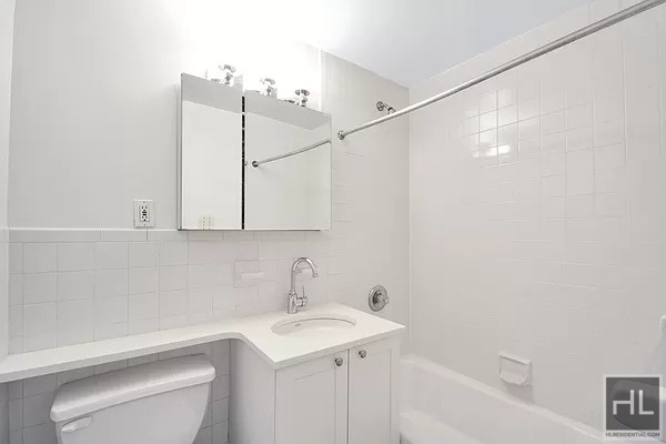 West 45 Street - Photo 4