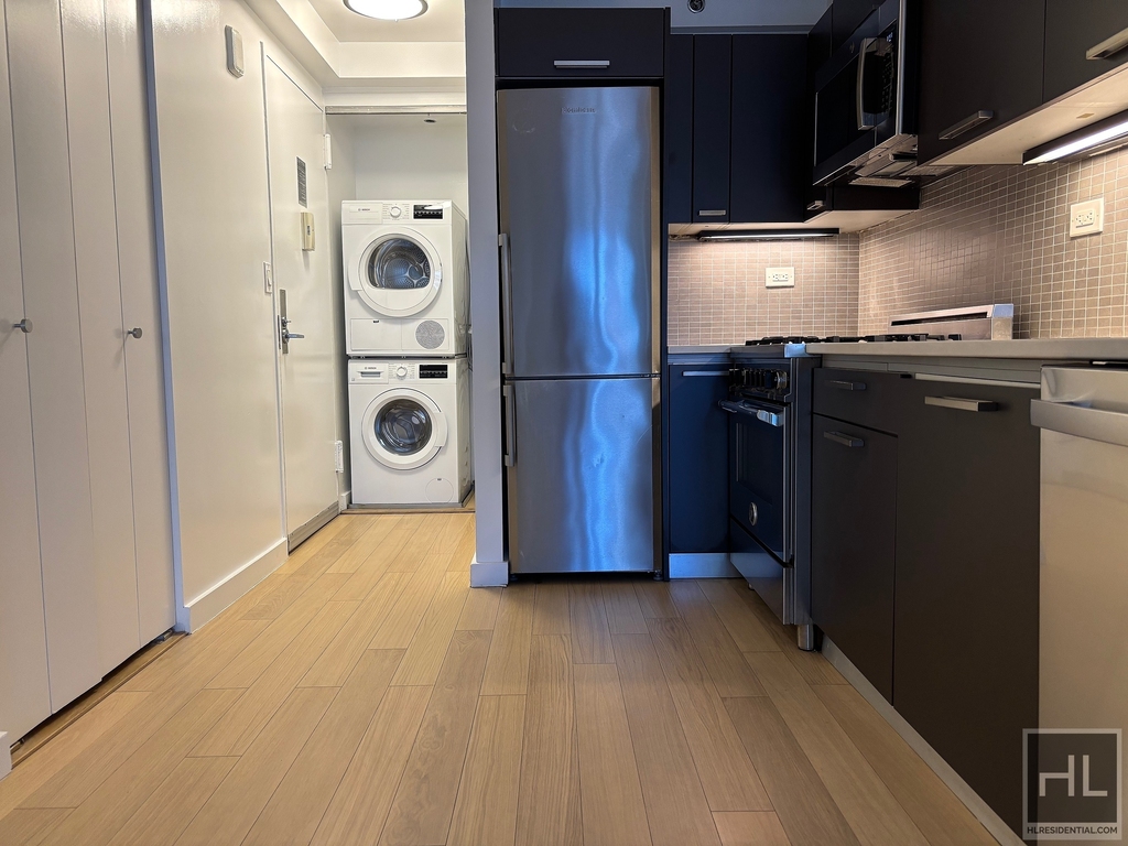 East 39th Street - Photo 2