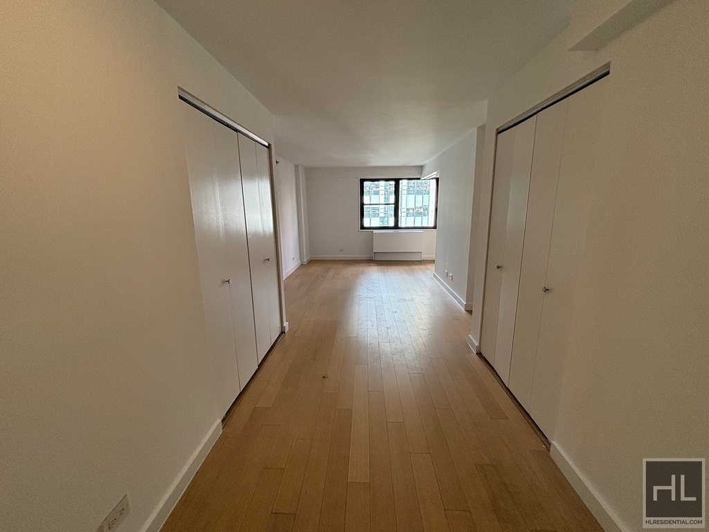 East 39th Street - Photo 3