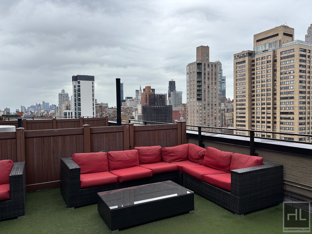 East 39th Street - Photo 8