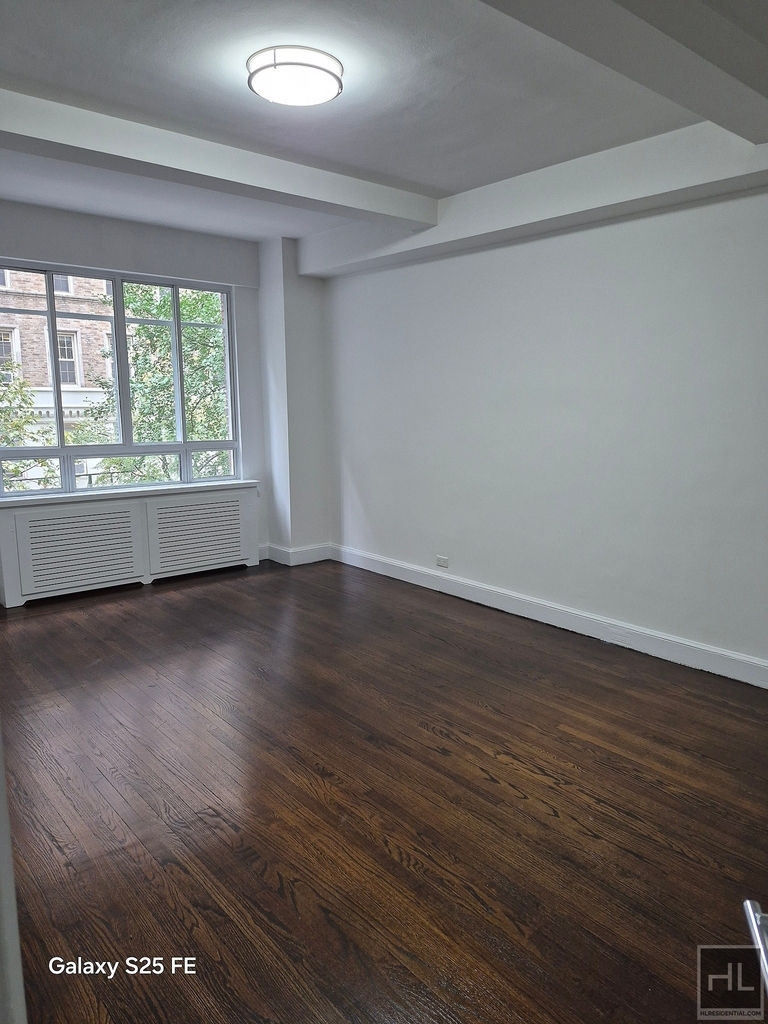 Fifth Avenue - Photo 1