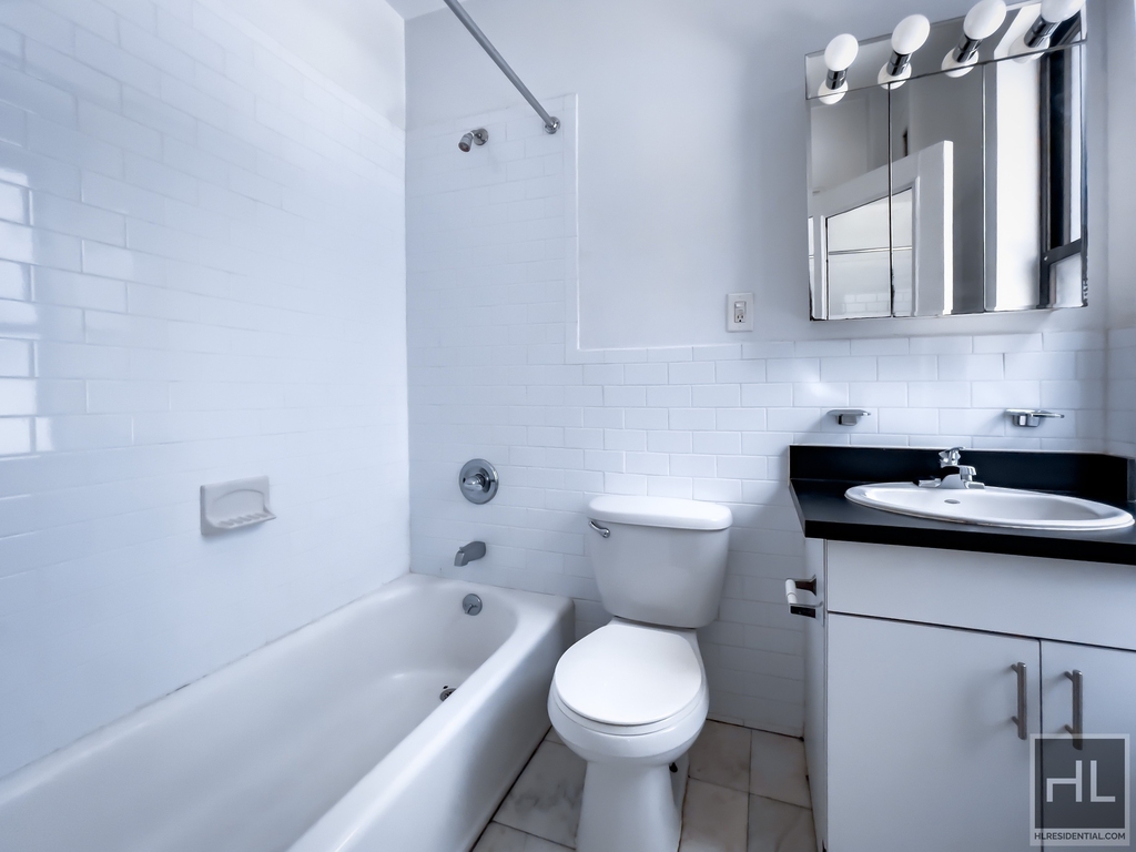 East 46 Street - Photo 5
