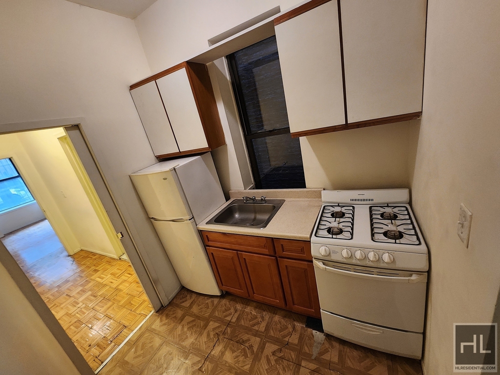 East 89 Street - Photo 2