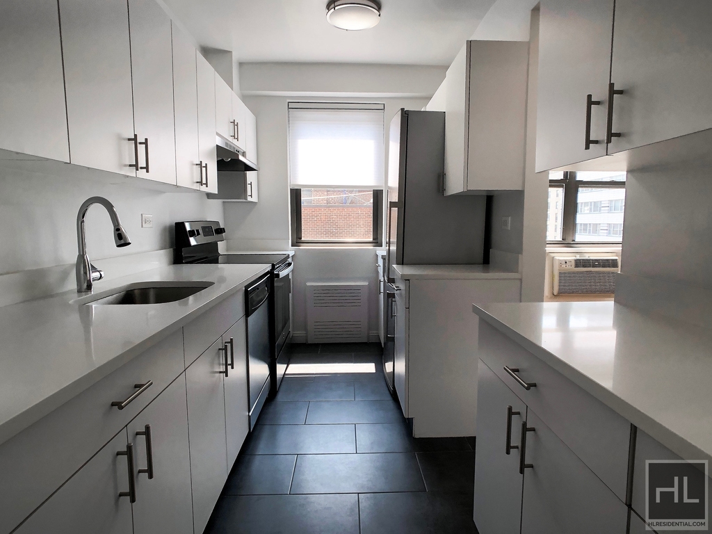 East 69 Street - Photo 1