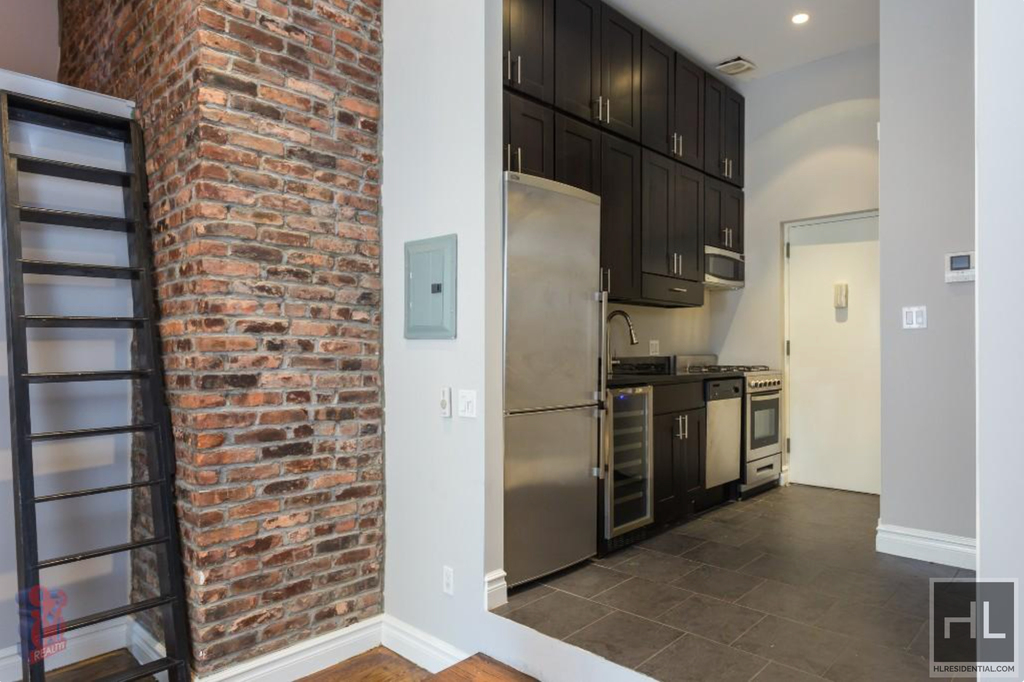 West 14 Street - Photo 4