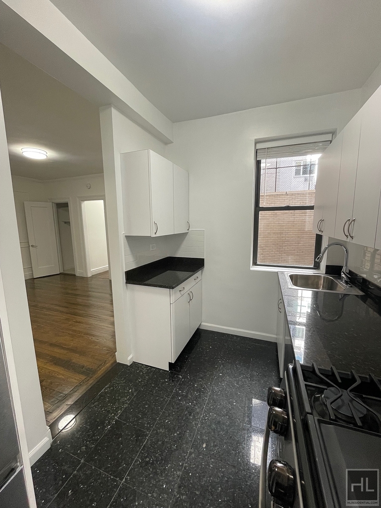 West 12 Street - Photo 9
