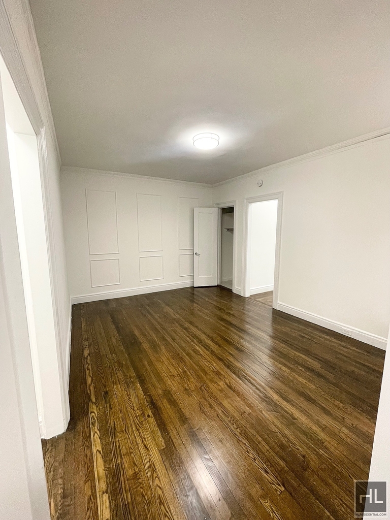 West 12 Street - Photo 2