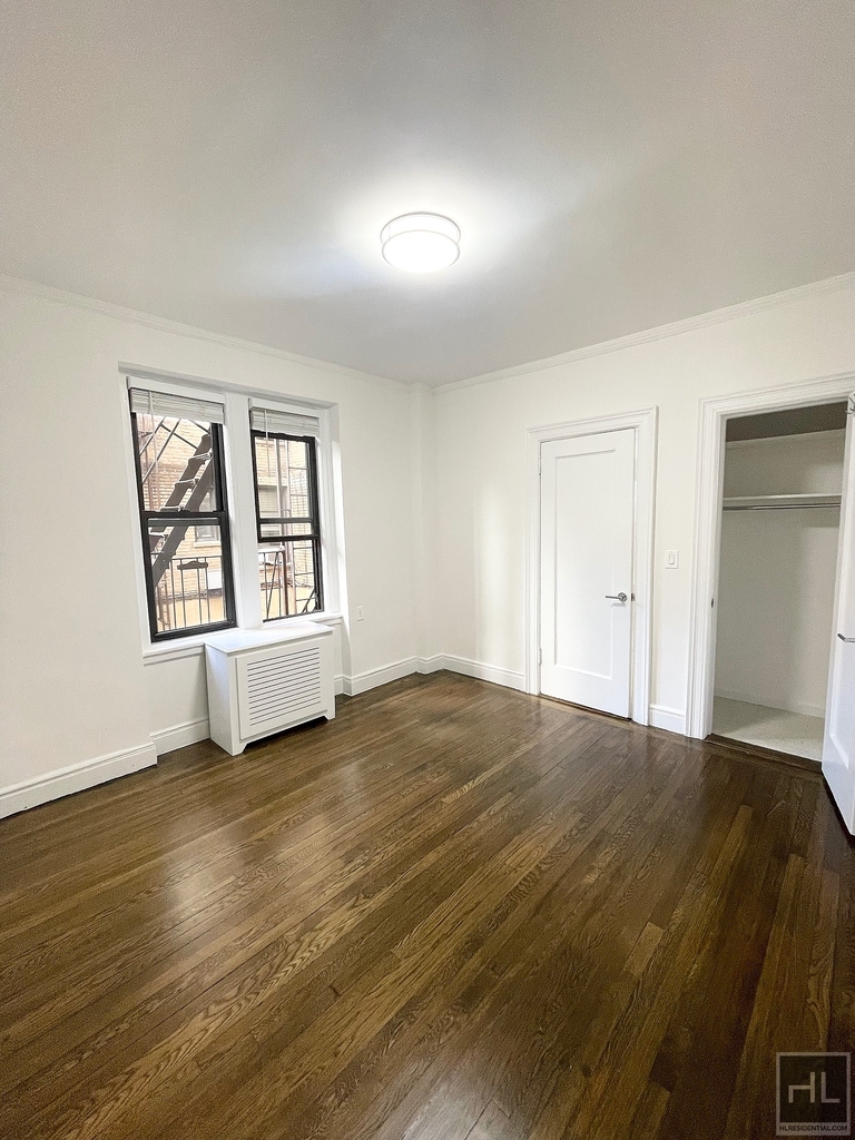 West 12 Street - Photo 3