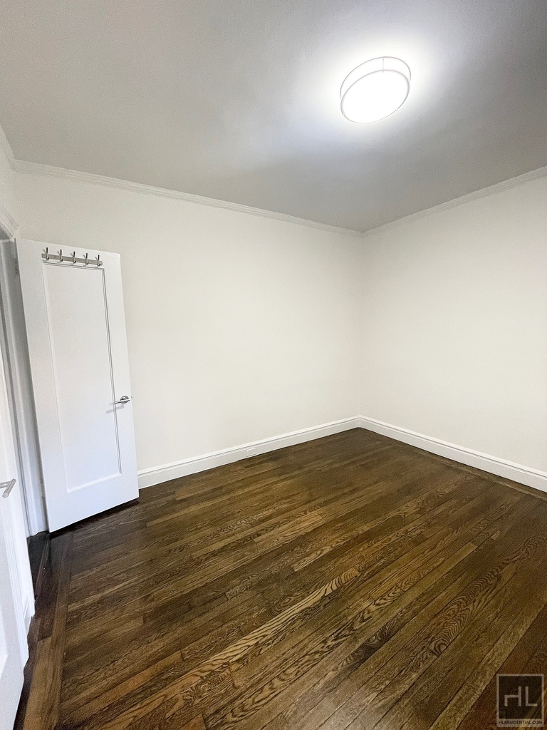 West 12 Street - Photo 6