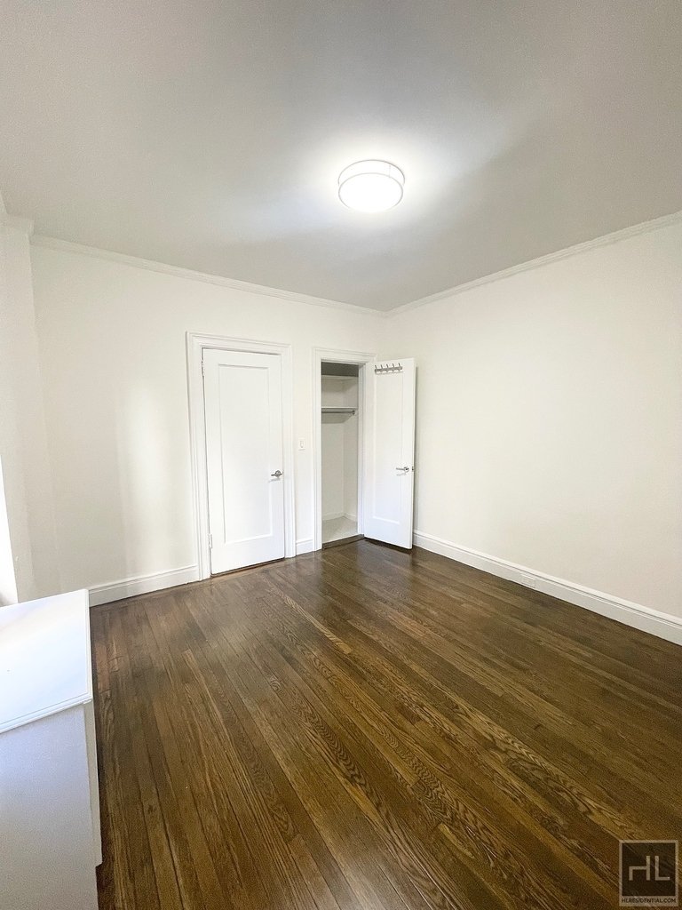 West 12 Street - Photo 5