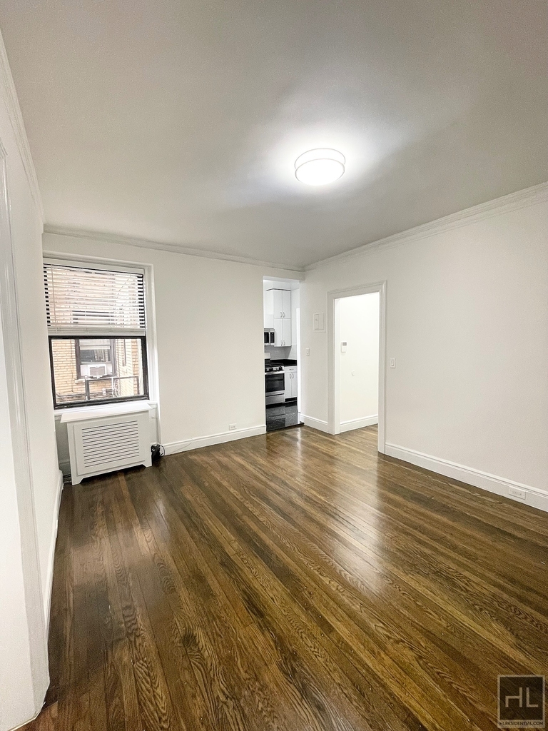 West 12 Street - Photo 1