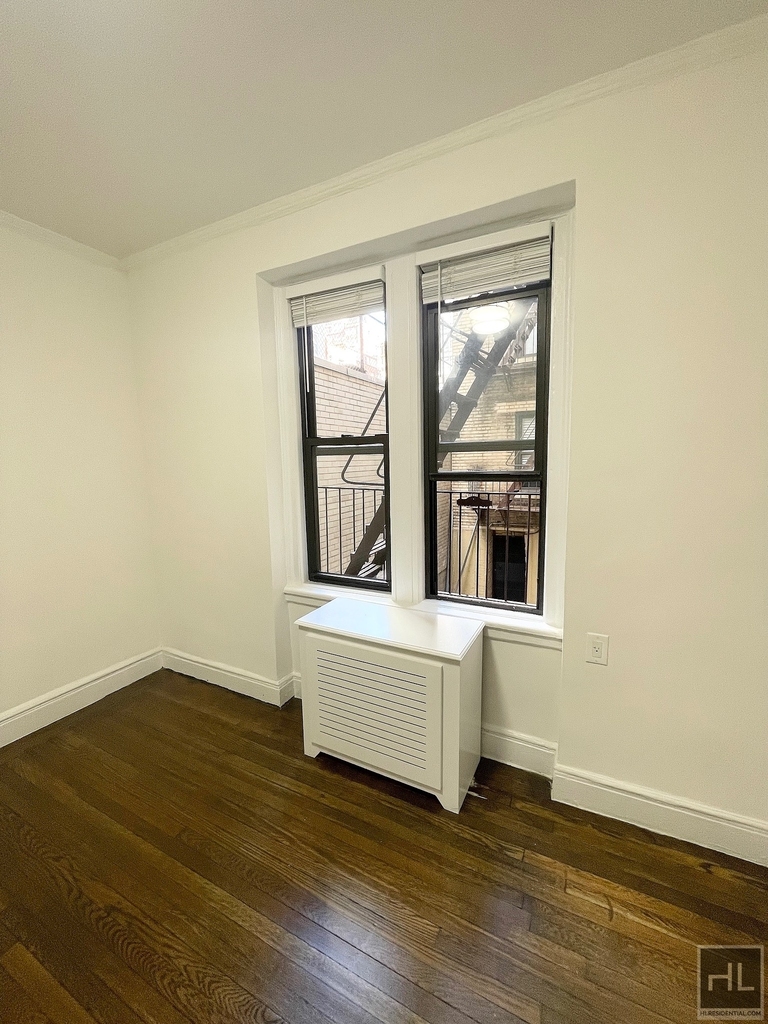 West 12 Street - Photo 4