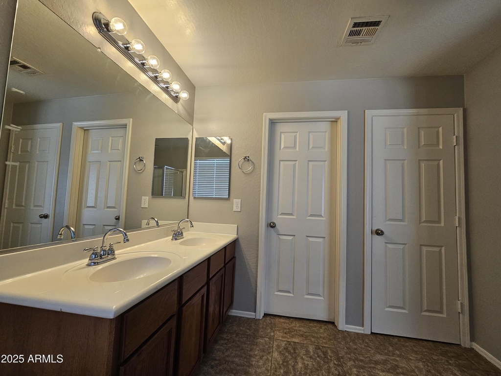 45360 W Woody Road - Photo 16