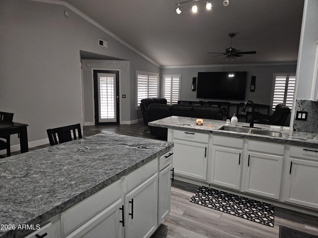 10937 E Catalina Avenue - Photo 8