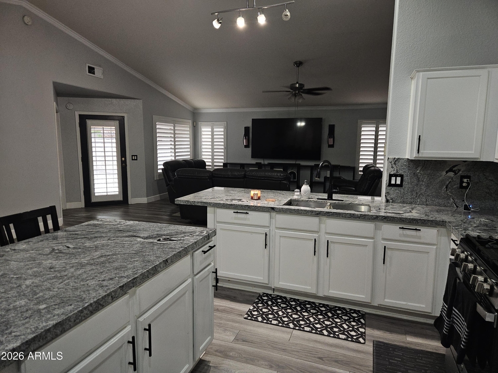 10937 E Catalina Avenue - Photo 6