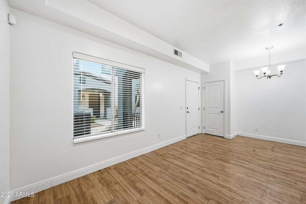 4608 W Maryland Avenue - Photo 2