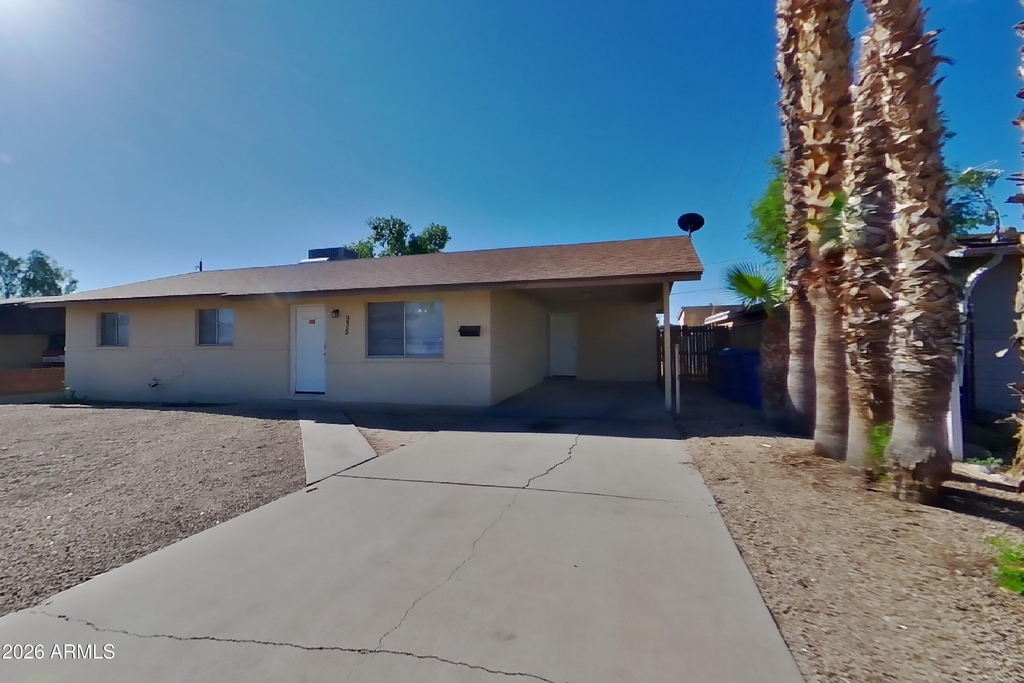 935 E 10th Drive - Photo 0