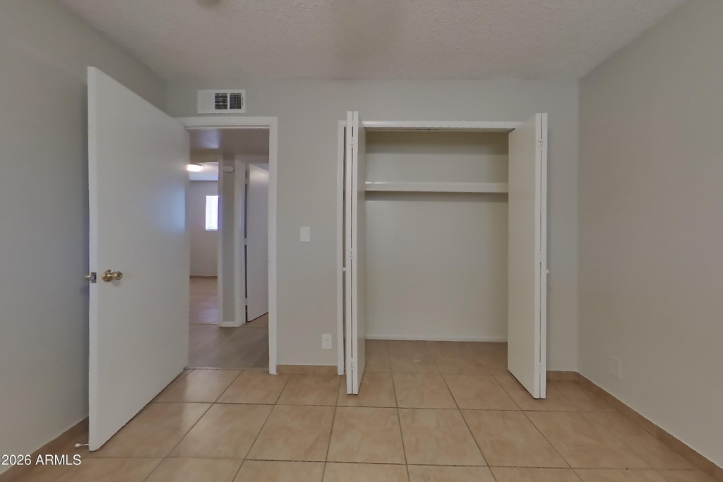 935 E 10th Drive - Photo 7