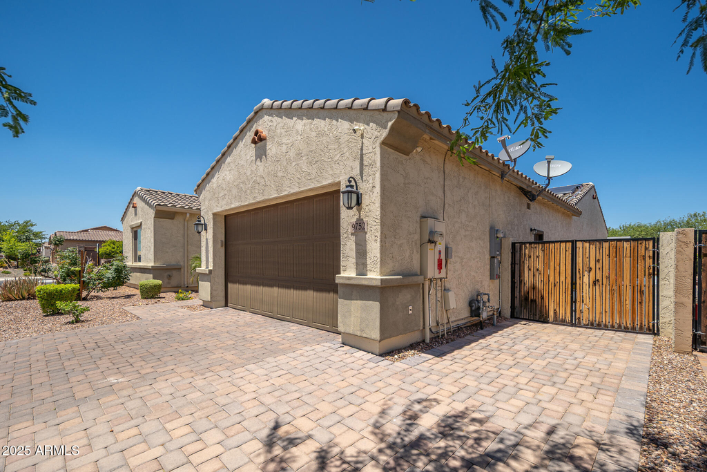 9752 W Rowel Road - Photo 5