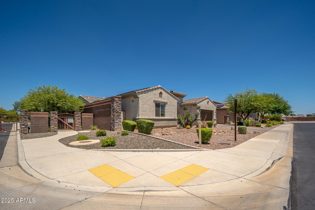9752 W Rowel Road - Photo 2