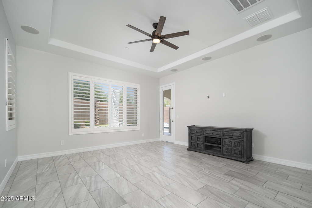 9752 W Rowel Road - Photo 15